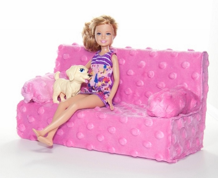 Photo Credits: http://www.kidskubby.com/easy-diy-barbie-couch/